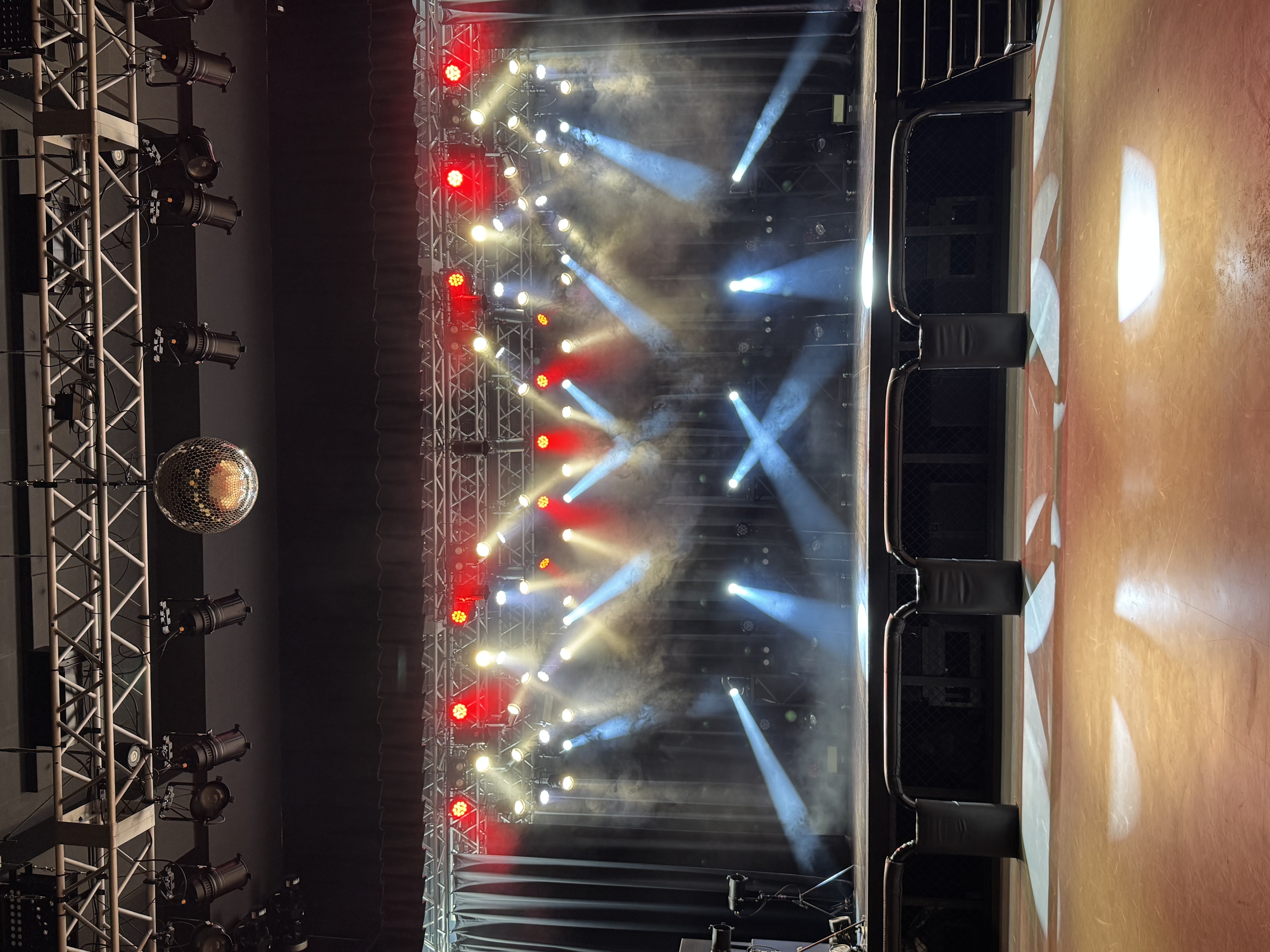 BRAX R1スモークマシン（舞台袖）